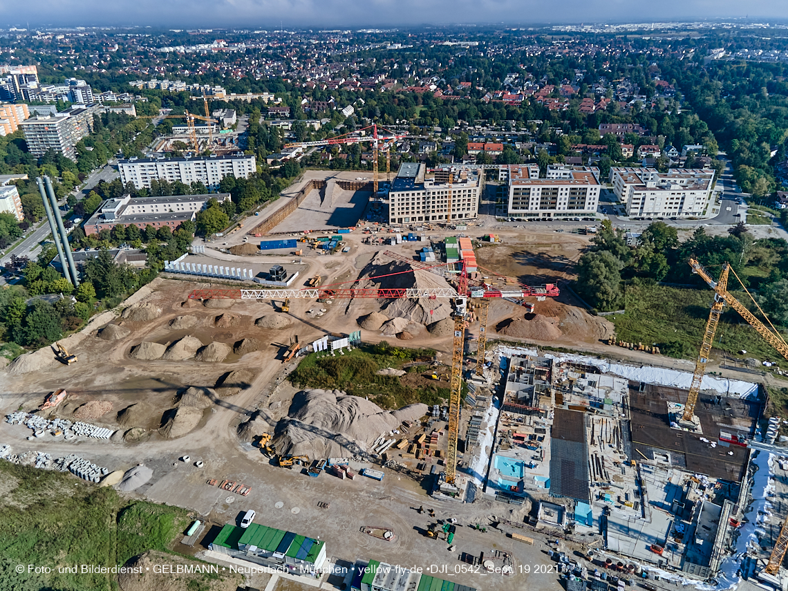 19.09.2021 - Aktuelle Luftbilder aus dem Alexisquartier und Pandion Verde in Neuperlach in München
